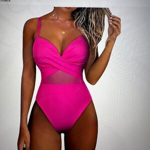 NWT WOMAN’S HILOR UNDERWIRE ONE PIECE SWIMSUIT. NEVER WORN SIZE 8